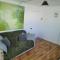 Downtown apartment next to highway netflix+wifi