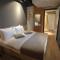Soluns Riverside Rooms