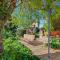 Château Fourclins Domaine privatif 16 personnes Parc & Bassin naturel Proche Toulouse
