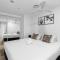 CBD RiverView 2Bed Apt Kingbed at Tallest building