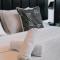 CBD RiverView 2Bed Apt Kingbed at Tallest building