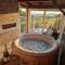 Vineyard Cottage with Private Jacuzzi