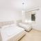H&G Seaview Apartments