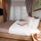 Soluns Riverside Rooms