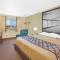 Super 8 by Wyndham Mt Pleasant