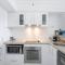 Cairns City Escape - Elevated Modern Haven with Pool