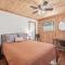 Sitting Bear Cottage with Hot Tub