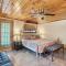 Sitting Bear Cottage with Hot Tub