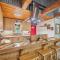 Sitting Bear Cottage with Hot Tub