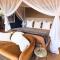 Tula Retreat - Secluded Karoo Escape - Hot Tub - Private Boat Arrival