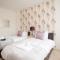 Comfortable Swindon Town Centre Apartments, FREE Parking, sleeps up to 8 - 史云顿