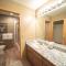 Ski Run 302 by SummitCove Lodging