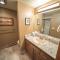 Ski Run 302 by SummitCove Lodging