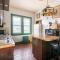 Cozy Cape Cod Bungalow King Queen WD Full Kitchen Wifi Desk