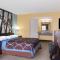 Super 8 by Wyndham Sarasota Near Siesta Key - 萨拉索塔