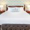 Breakwater Inn