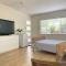Rileys Retreat - coastal home close to beach