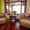 Foto: Hillcrest Farm Market B&B by Elevate Rooms 7/14