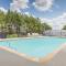 Days Inn & Suites by Wyndham Marshall
