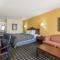 Days Inn & Suites by Wyndham Warner Robins Near Robins AFB - Warner Robins