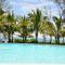 Villas Right ON the Beach Belle Mare - بيل مار