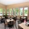 Cobblestone Inn & Suites - Denison | Majestic Hills - Denison