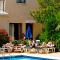 Hilltop Gardens Hotel Apartments