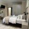 Koi liv-Inn Bedfordview ll Modern Guest House Near OR Tambo