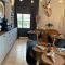 Koi liv-Inn Bedfordview ll Modern Guest House Near OR Tambo