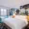 Caravel Hotel
