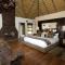 Umzolozolo Private Safari Lodge & Spa - Nambiti Game Reserve