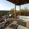 Umzolozolo Private Safari Lodge & Spa - Nambiti Private Game Reserve