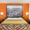 Super 8 by Wyndham Holton