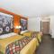 Super 8 by Wyndham Holton