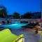 Villa Sagri - heated pool - Žagrići