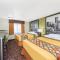 Super 8 by Wyndham Moberly MO