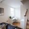 Finchley Central Spacious 3 bed triplex loft style apartment