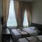 Qu Lin Resident