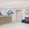 Days Inn & Suites by Wyndham Sellersburg