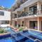 Foto: Pedregal Manor with 45 Private Rooms 39/55