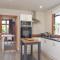 Racecourse Villa - Classic 1935 Charm & Space