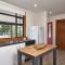 Racecourse Villa - Classic 1935 Charm & Space