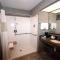 Hampton Inn Laplace - لابلاس