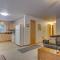 Brooke and Dans Retreat -3 bedroom home plus a 2 bedroom apartment