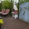 Großes, einzeln stehendes Ferienhaus "Undine", ruhige Lage, Terrasse, Parkplatz, Fahrradhäuschen abschließbar, Nähe zur Altstadt und 600 m zum Müritz - Strand