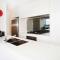 Moore to See - Modern and Spacious 3BR Zetland Apartment with Views over Moore Park