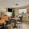 Super 8 by Wyndham Barrie South