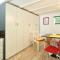 Foto: Studio Apartment Green Wall 11/15