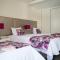 Tomas Guest House II