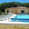 Detached villa in a beautiful area - La Croix-Blanche